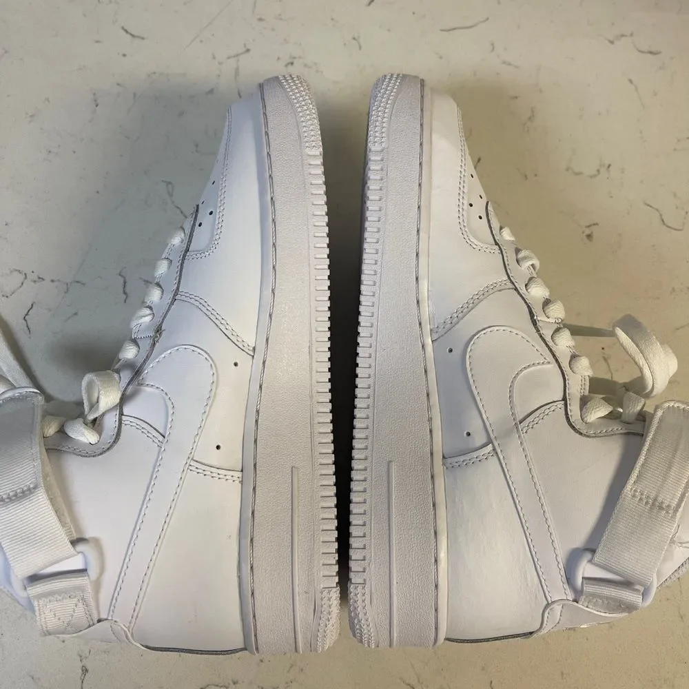 Nike Air Force 1 High LE Triple White GS Sneakers Size 6.5 Y DH2943-111 BIG KIDS